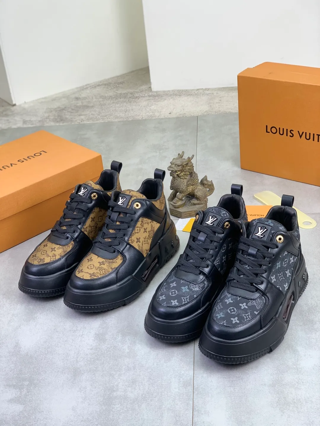 Men's men's shoes 💰P440 new style 💶【LOUIS VUITTON) new high top🍀LV Louis Vuitton *—— LV classic high top trendy shoes! Made of imported original soft calfskin, water-dyed pigskin lining. Original wear-resistant rubber outsole! High quality products! Code number: 38-44 Color: 2️⃣colors available